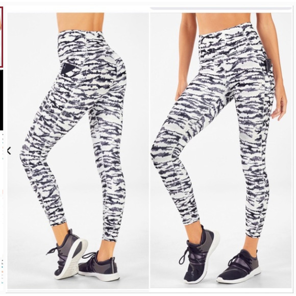 Fabletics Define PowerHold® High-Waisted 7/8 Legging White Tigress - Picture 1 of 10